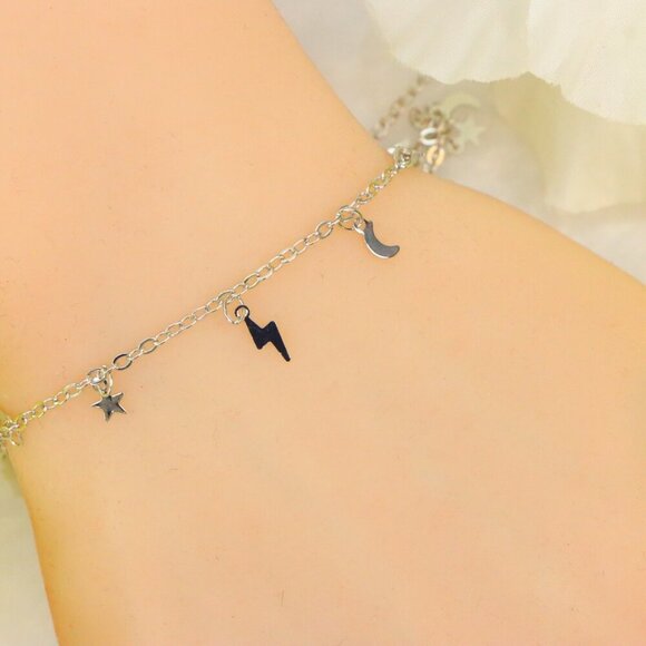 "Minimalist Bracelet, Sleek & Modern Design, Women’s Fashion, YC110241-B - Picture 1 of 10